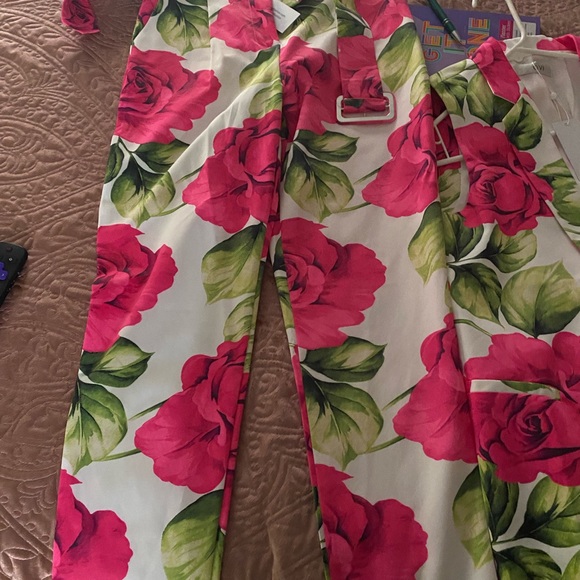 Two piece set really pretty size small - Picture 2 of 4